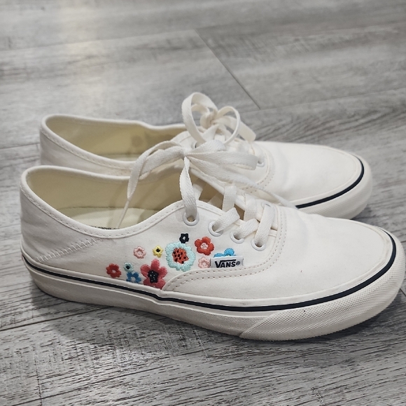 Vans White Flats with Floral Design - Picture 3 of 10